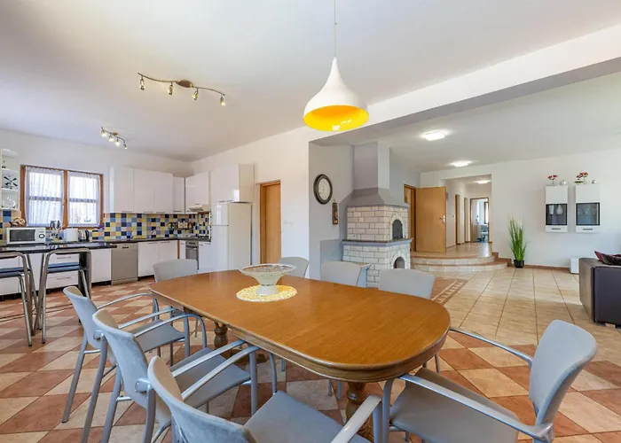 Ena ヴィラ プーラ